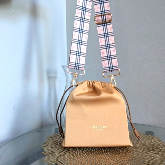 Burberry - Picture 5 of 12